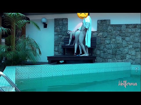 ❤️ Tha Boss a' toirt cuireadh do mhaighdeann-mhara don linne, ach cha b' urrainn dha seasamh an aghaidh teas ❌ Porno aig porn gd.villagesexvideos.ru ﹏